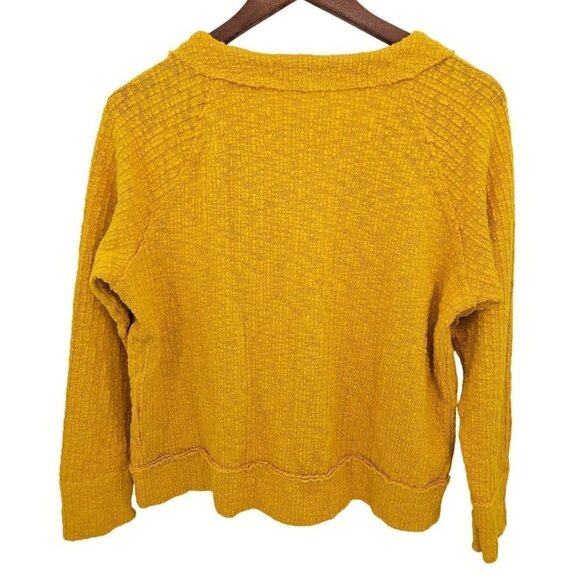 Two by Vince Camuto Sz M Mustard Yellow Slub Knit Button Cardigan Exposed Seams - Picture 2 of 6